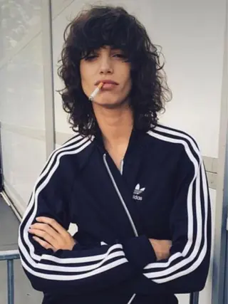 ミディアム 古沢 新のヘアスタイル