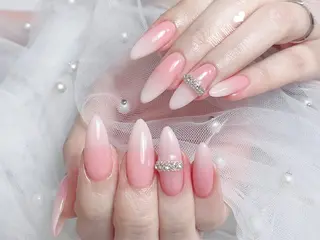 ネイル ユリちゃん🎀 デザイン長さ出し専門のネイルデザイン