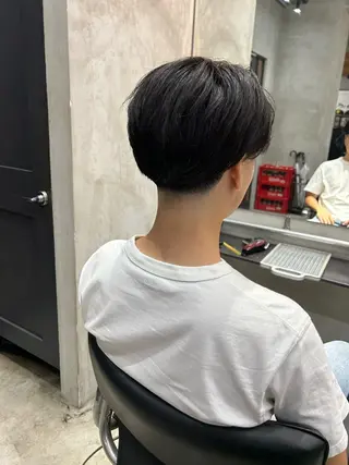 ミディアム 【明大前フェード/ ハイトーンカラー岳】のヘアスタイル