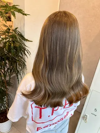 セミロング desirbeaux 板垣鈴香のヘアスタイル
