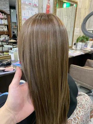 ミディアム 土屋朱理/ ハイトーンカラーのヘアスタイル