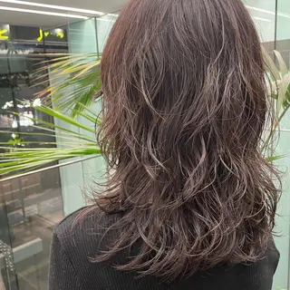 ロング パーマ ひなた あゆみのヘアスタイル