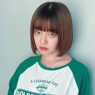ミディアム TRICCA 銀座所属・奏羽　"ショート ・ボブ ・レイヤー"のヘアスタイル