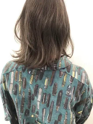 ミディアム カラー 平川 友希子のヘアスタイル