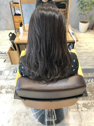 セミロング カラー ZOA classic hair所属・東 みのりのヘアスタイル