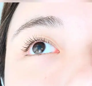 マツエク・マツパ laera 佐藤のヘアスタイル