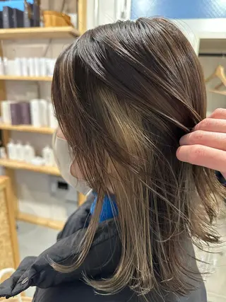 ミディアム カラー 松本 莉央のヘアスタイル