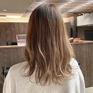 ミディアム カラー 栗原 瑠世のヘアスタイル