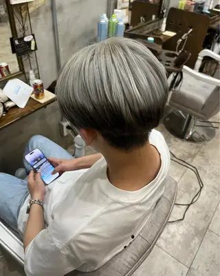 ショート カラー メンズ 艶髪/ハイトーン/ ヘアセット/モエノのヘアスタイル