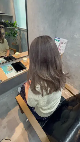 セミロング motoトップカラー リスト/ブリーチカラのヘアスタイル