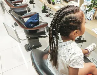 キッズ ヘアアレンジ 透明感ハイライト◎ 伊藤夏海のヘアスタイル