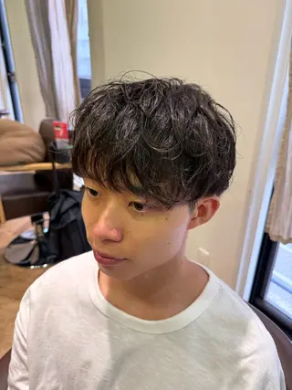 ショート パーマ メンズ 溝口 槙里也のヘアスタイル