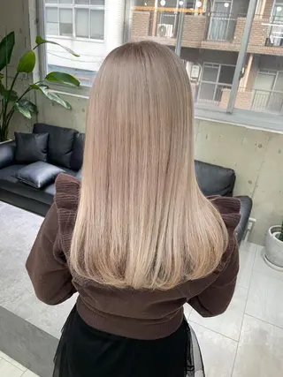 ロング カラー Kvell&Co.所属・ハイトーン カラーのヘアスタイル