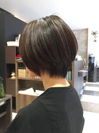 ショート カラー 駒田 拳児のヘアスタイル