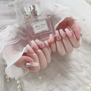 ネイル 𝑀𝐼𝑂𝑅𝐴 𝑅𝐸𝐼𝐾𝑂のネイルデザイン