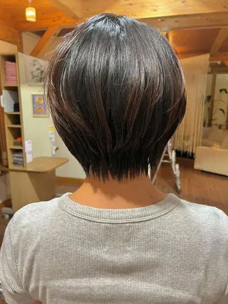ショート ウスイマイコ カット/ケアカラーのヘアスタイル