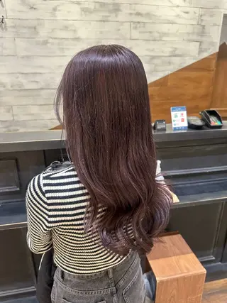 ロング Aura所属・丸山 心 / 艶カラーのヘアスタイル