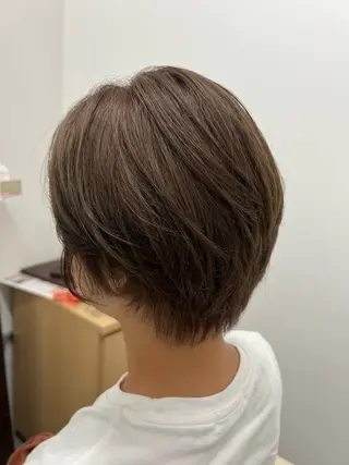 ショート カラー 愛子 /ハイトーンのヘアスタイル