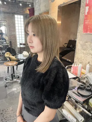 セミロング カラー ブリーチ＆縮毛矯正 🧸ともき🧸のヘアスタイル