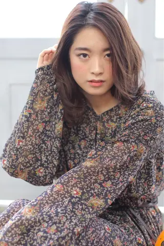 ミディアム 田辺 直子のヘアスタイル