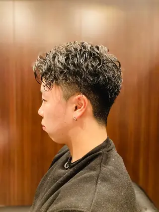 ショート パーマ メンズ ブロー東京　神田店所属・TAKUMI/神田/ ビジネス/フェードのヘアスタイル
