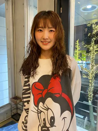 ロング パーマ 磯谷 朋のヘアスタイル