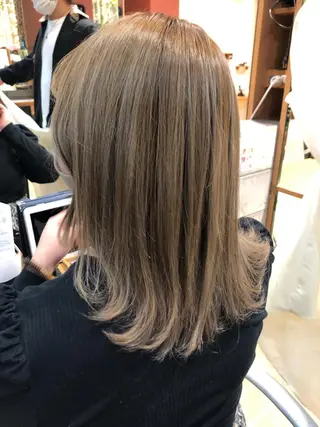 ミディアム i.+sapporo所属・ショート/レイヤー /札幌/小山内のヘアスタイル