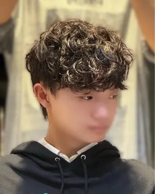 ショート パーマ メンズ YUKI🇰🇷 カルマ／ダウンパーマのヘアスタイル