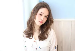 ミディアム 小林 永佳のヘアスタイル