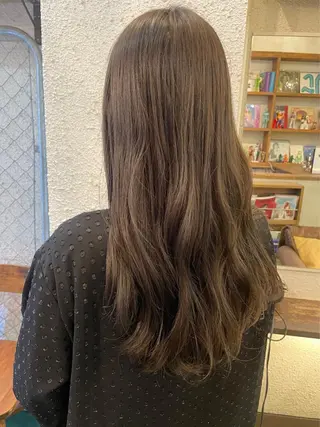 ロング カラー 坂田 友梨奈のヘアスタイル