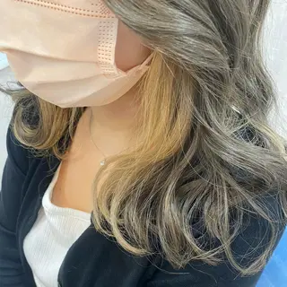 セミロング カラー 🫧透け感⋆艶髪💎 山口アヤカのヘアスタイル