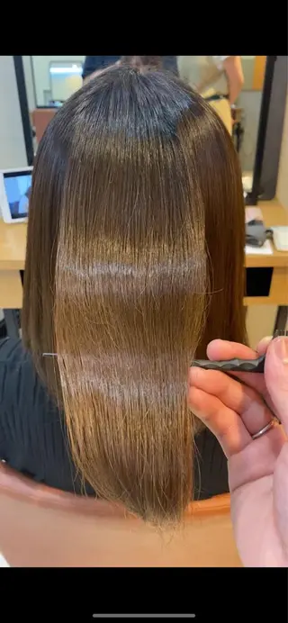 ミディアム あやめ【顔まわり/レ イヤー/柔らかカラ】のヘアスタイル