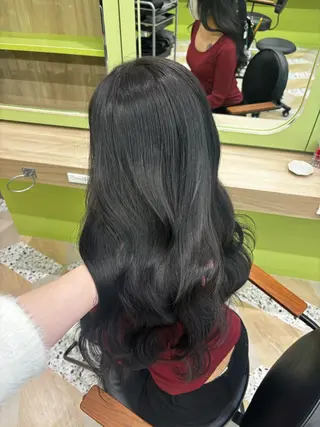 ロング シオン/艶髪/ グレージュカラーのヘアスタイル