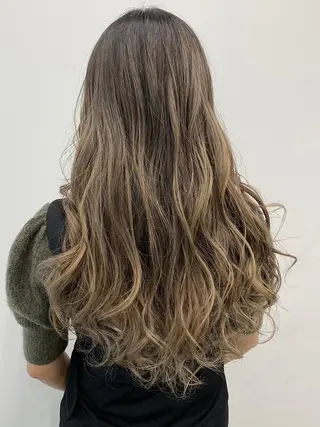 ミディアム 公式 Ease by amble luxeのヘアスタイル