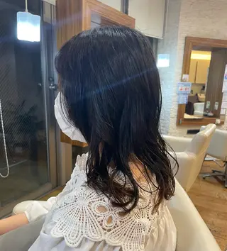 セミロング パーマ 本多 美羽のヘアスタイル