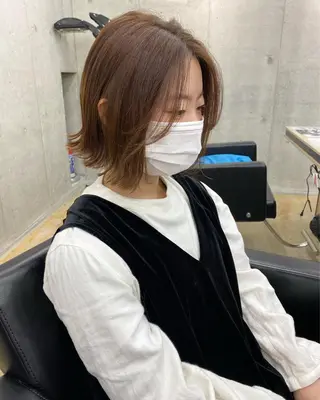 ショート カラー オリーブ/アッシュ やわらか透明感カラーのヘアスタイル