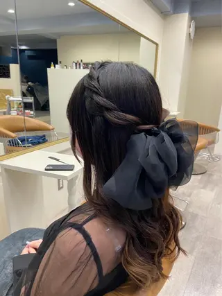 セミロング ヘアアレンジ mugelca所属・ワタナベ リリコのヘアスタイル