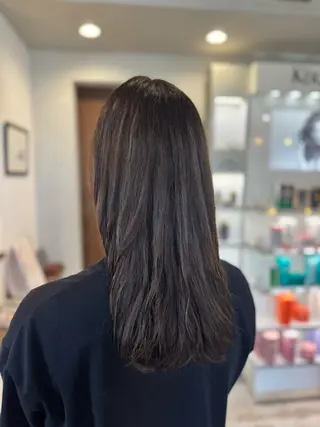 カラー 中山 柚香のヘアスタイル