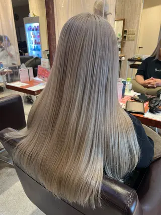 ロング カラー MaisonAmili所属・乕谷 美潮のヘアスタイル