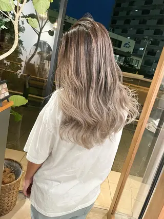 ロング 岸川 恭子のヘアスタイル