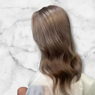 セミロング カラー セルバ所属・HIRORO ブリーチ/ハイトーンのヘアスタイル