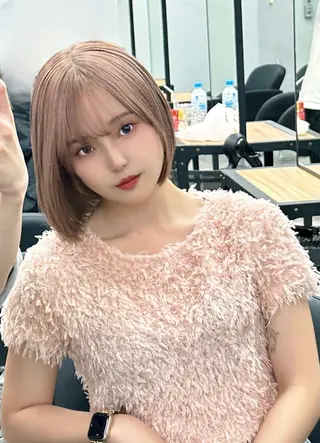 ショート カラー 𝑦𝑢𝑟𝑖𝑎 MIRAのヘアスタイル