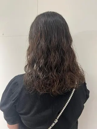 ミディアム カラー 暗髪カラー🫐パーマ おくだりんかのヘアスタイル