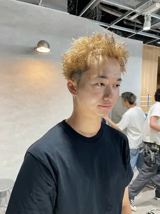 ショート カラー メンズ 垢抜けハイトーン☀／ 笑顔の美容師／しゅんのヘアスタイル