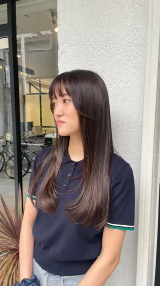 ロング ハラダ クルミのヘアスタイル