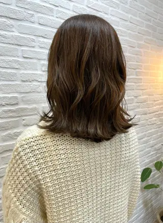 カラー 新谷 玲日のヘアスタイル