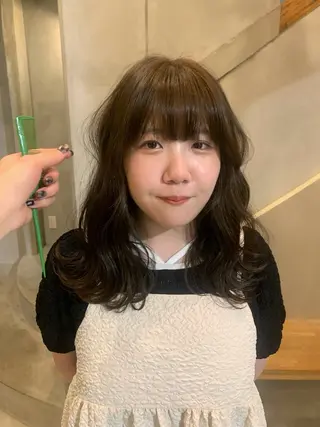 ミディアム カラー 小西 萌々香のヘアスタイル