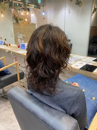 ミディアム 🖤🌀くるくる パーマ🌀🖤ayaのヘアスタイル
