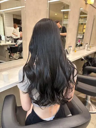 ロング 寒色＆ブリーチ特化 寒色MiOのヘアスタイル