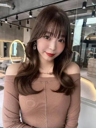 カラー セミロング Lond Roleのヘアスタイル
